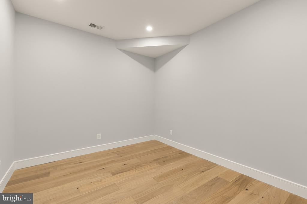 3215 MOUNT PLEASANT STREET NW Unit: 202