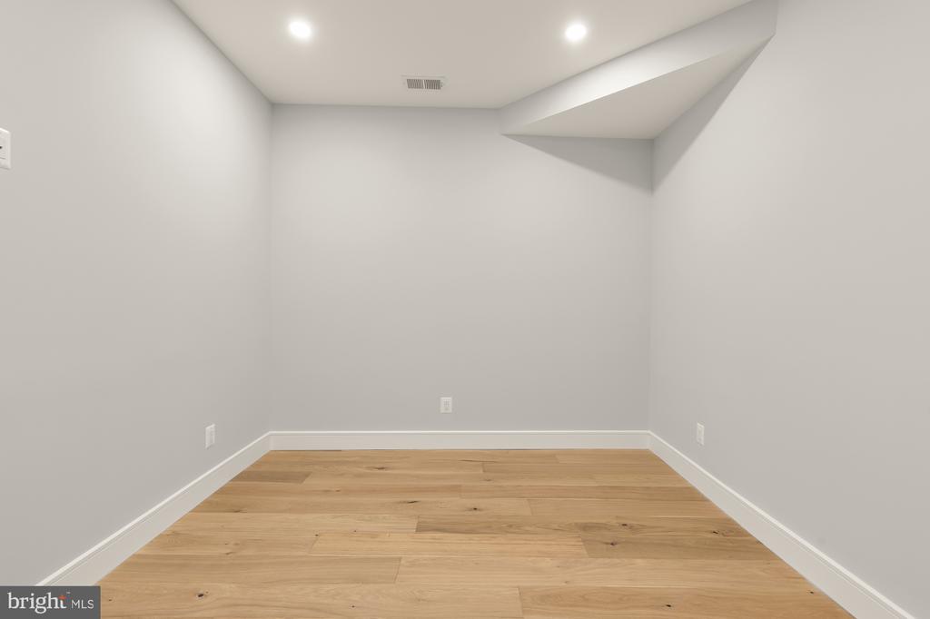 3215 MOUNT PLEASANT STREET NW Unit: 202