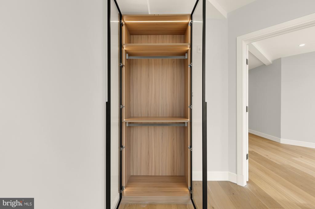 3215 MOUNT PLEASANT STREET NW Unit: 203