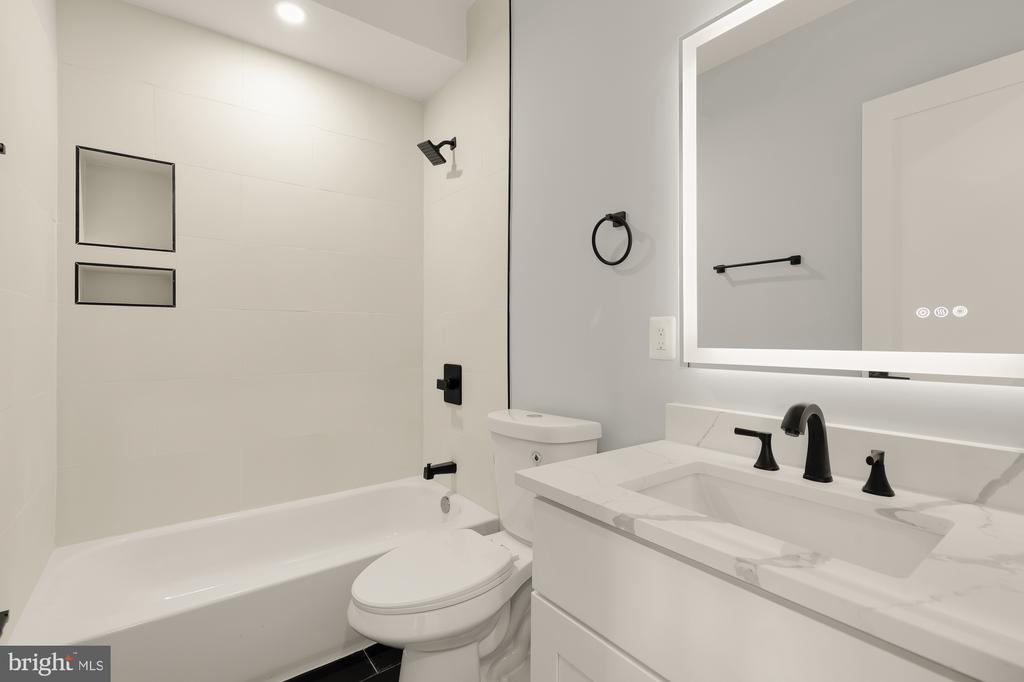 3215 MOUNT PLEASANT STREET NW Unit: 203