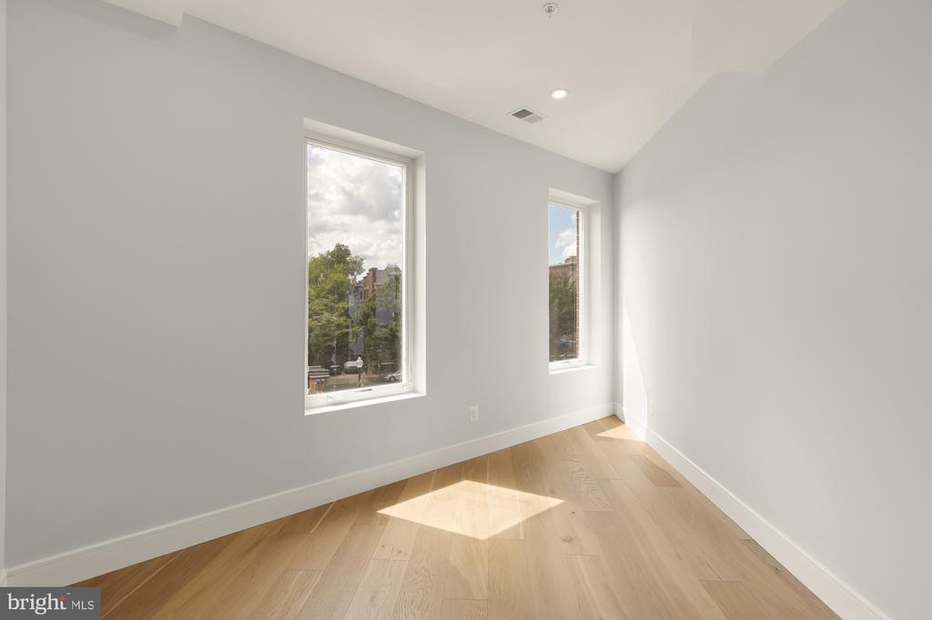 3215 MOUNT PLEASANT STREET NW Unit: 203