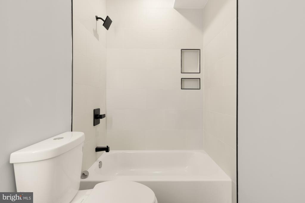 3215 MOUNT PLEASANT STREET NW Unit: 301