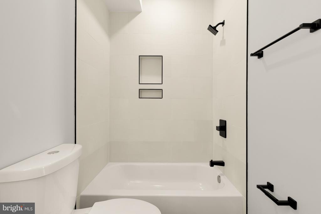 3215 MOUNT PLEASANT STREET NW Unit: 301