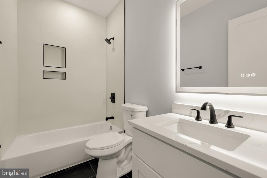 3215 MOUNT PLEASANT STREET NW Unit: 302