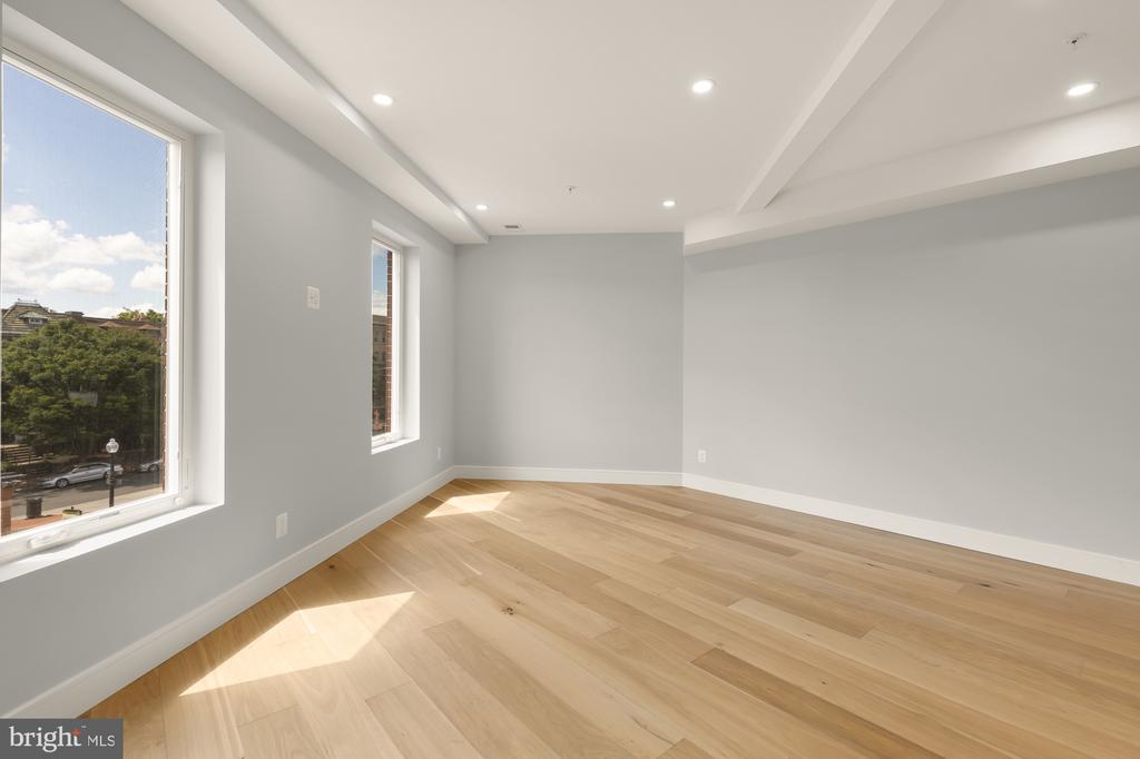 3215 MOUNT PLEASANT STREET NW Unit: 302