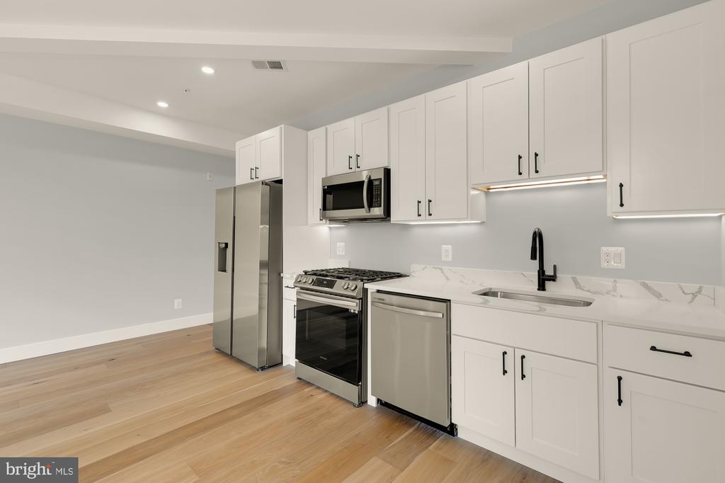 3215 MOUNT PLEASANT STREET NW Unit: 302