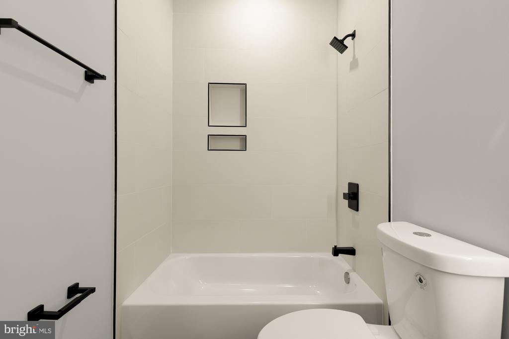 3215 MOUNT PLEASANT STREET NW Unit: 302