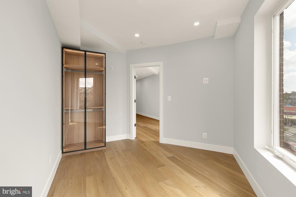 3215 MOUNT PLEASANT STREET NW Unit: 303