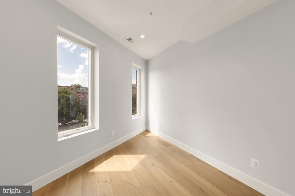 3215 MOUNT PLEASANT STREET NW Unit: 303