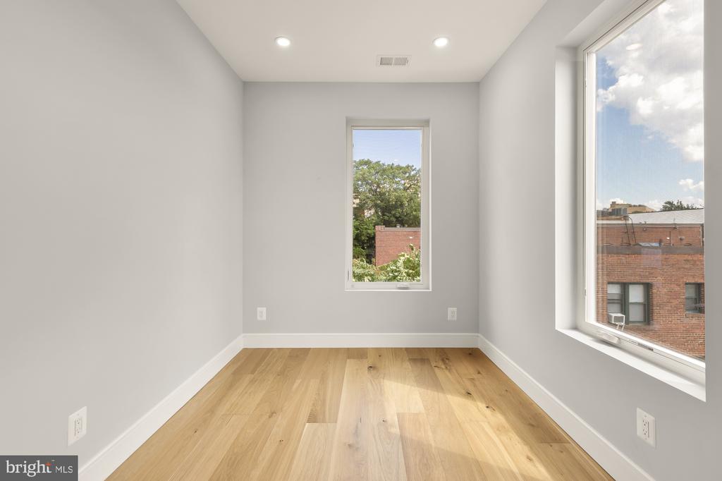 3215 MOUNT PLEASANT STREET NW Unit: 402