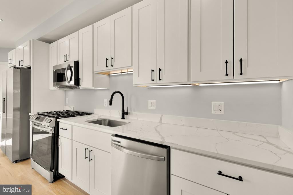 3215 MOUNT PLEASANT STREET NW Unit: 402