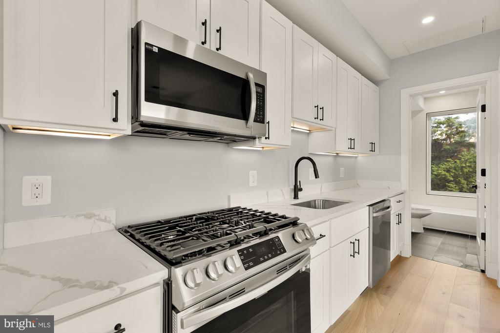 3215 MOUNT PLEASANT STREET NW Unit: 402