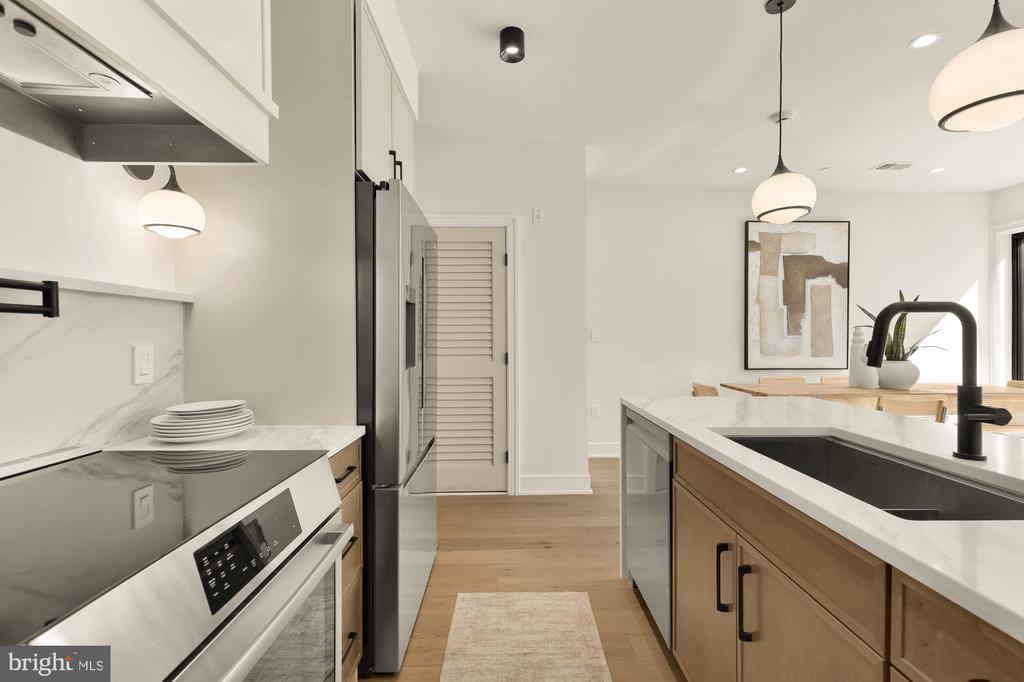 1463 HARVARD STREET NW Unit: PH7