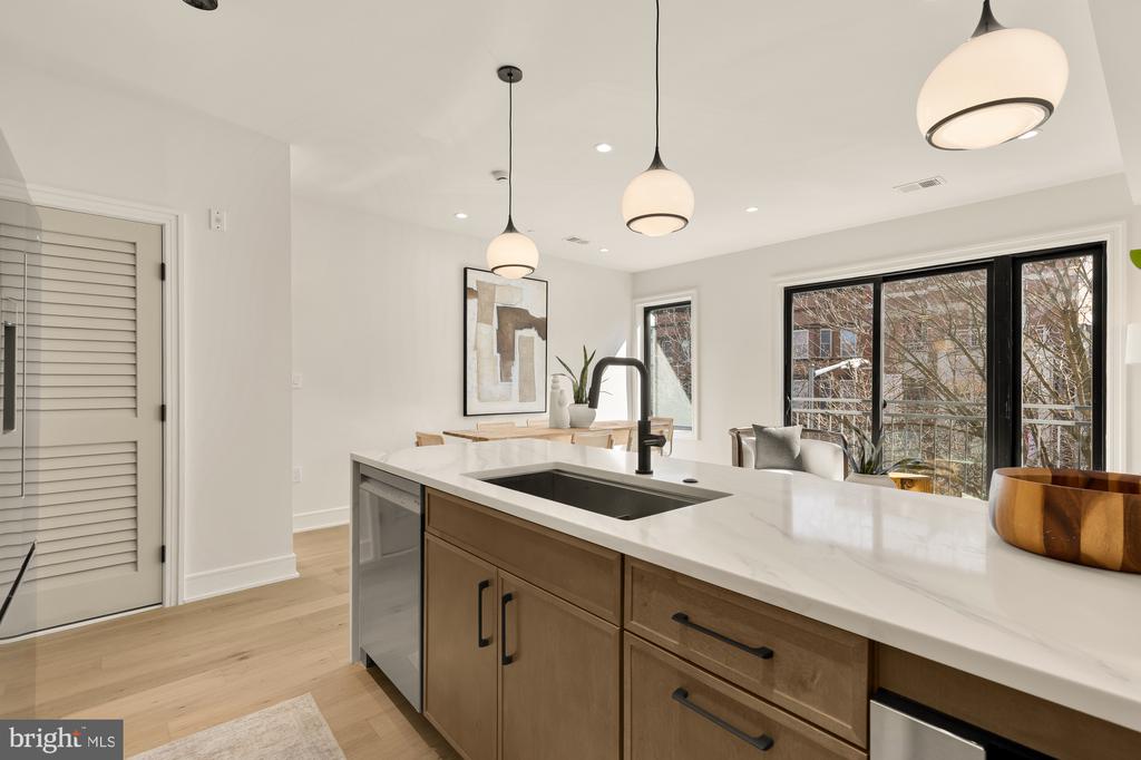 1463 HARVARD STREET NW Unit: PH7