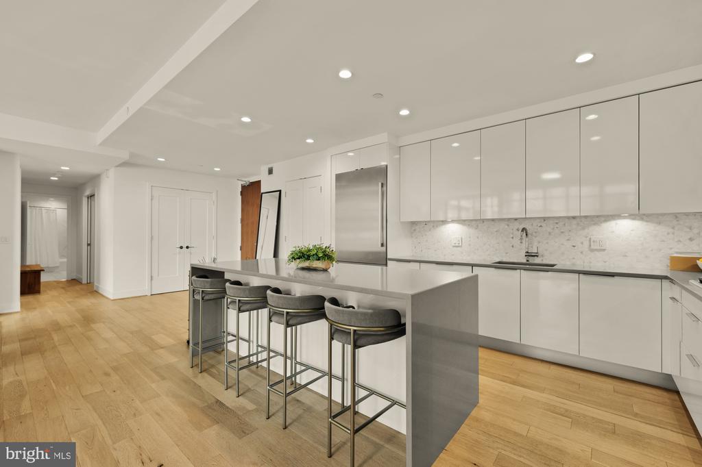 45 SUTTON SQUARE SW Unit: 906