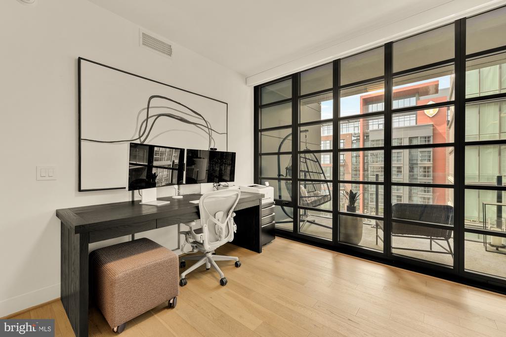 45 SUTTON SQUARE SW Unit: 906