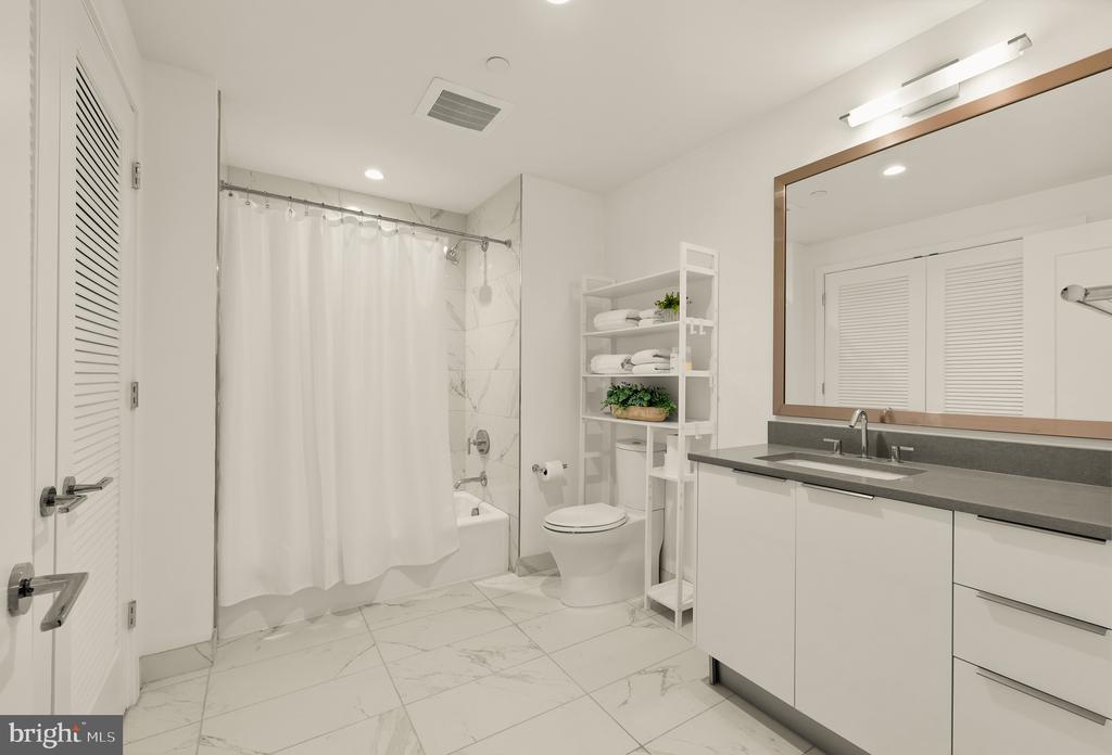 45 SUTTON SQUARE SW Unit: 906