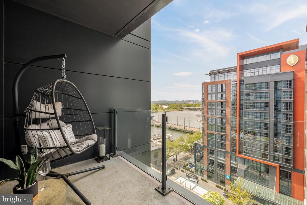 45 SUTTON SQUARE SW Unit: 906