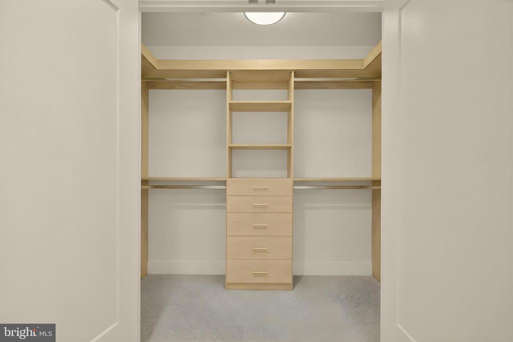 45 SUTTON SQUARE SW Unit: 906