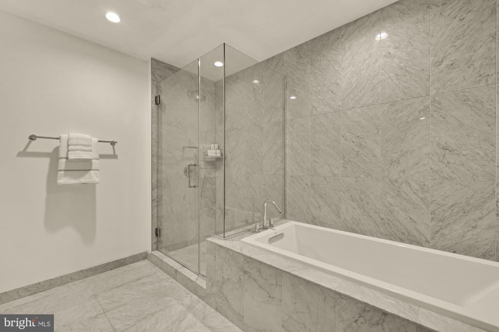 45 SUTTON SQUARE SW Unit: 906