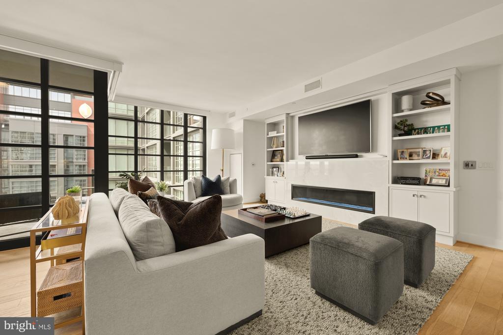 45 SUTTON SQUARE SW Unit: 906