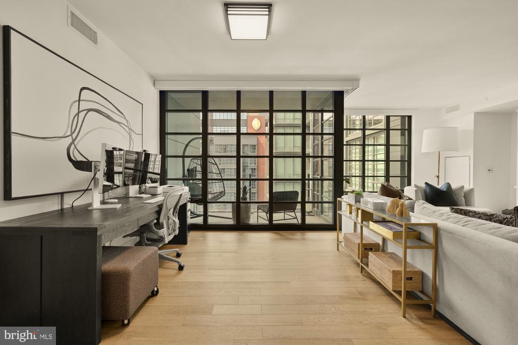 45 SUTTON SQUARE SW Unit: 906