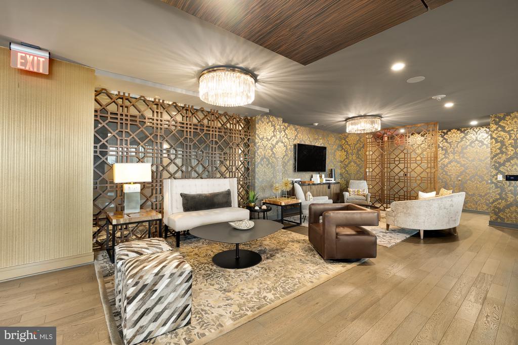 45 SUTTON SQUARE SW Unit: 906