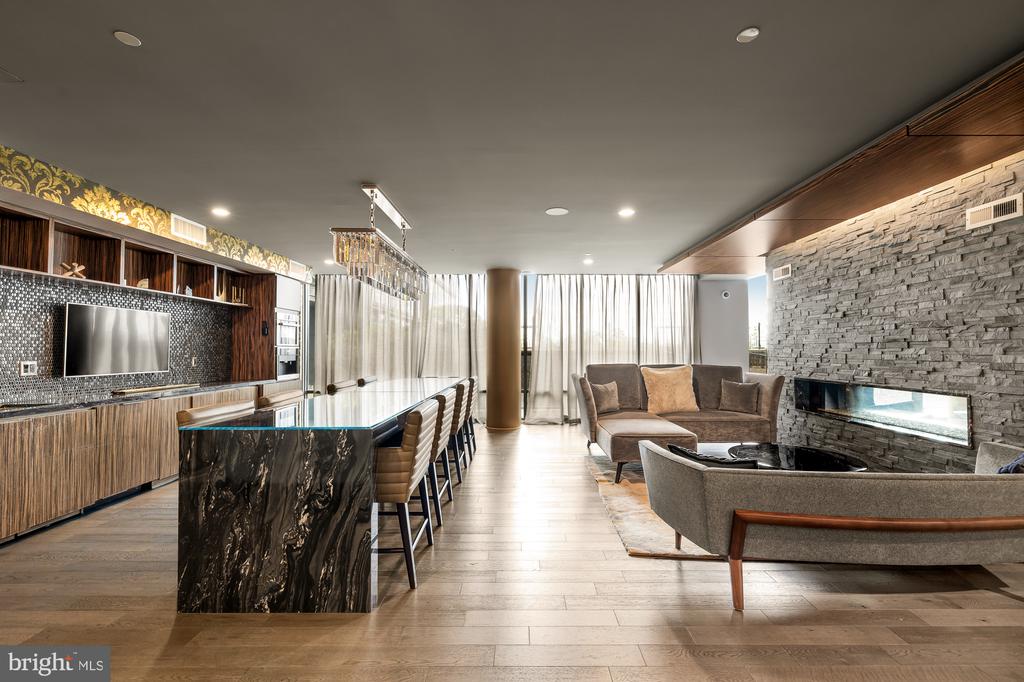 45 SUTTON SQUARE SW Unit: 906