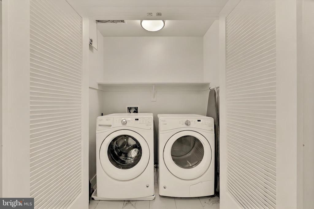 45 SUTTON SQUARE SW Unit: 906