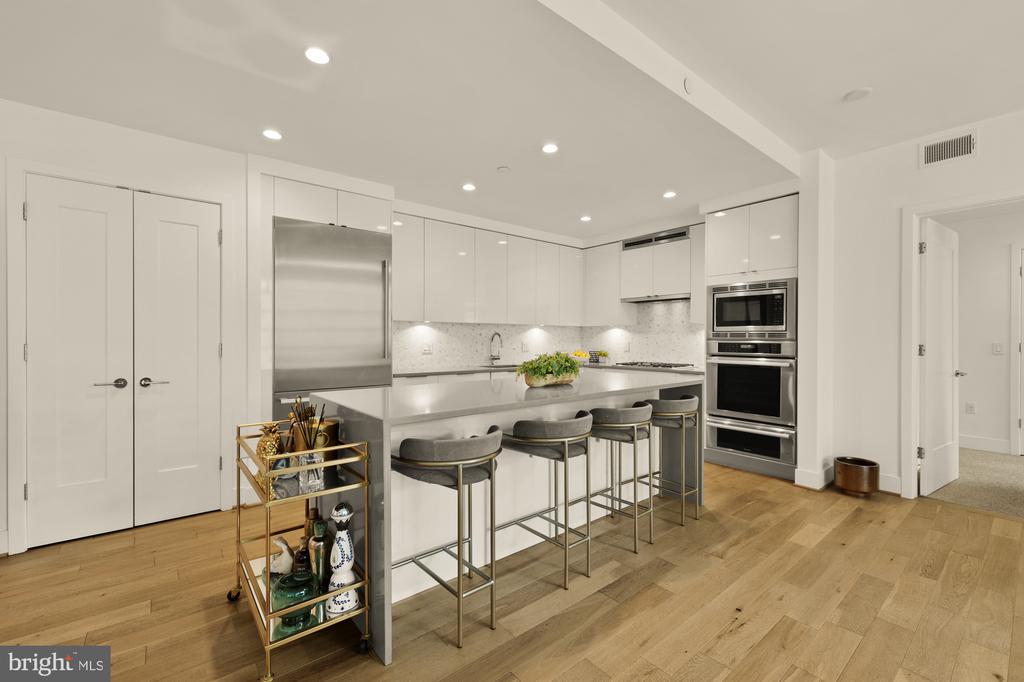 45 SUTTON SQUARE SW Unit: 906