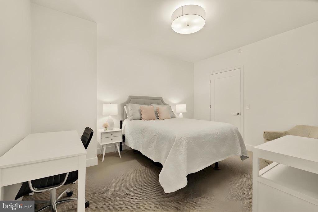 45 SUTTON SQUARE SW Unit: 906