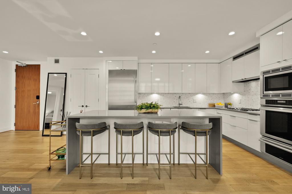 45 SUTTON SQUARE SW Unit: 906