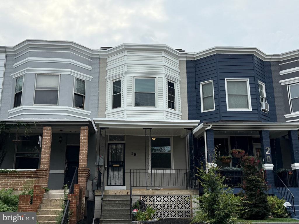 18 16TH STREET NE