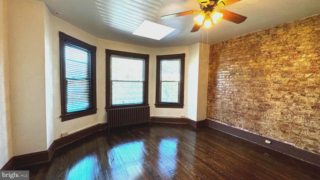 18 16TH STREET NE