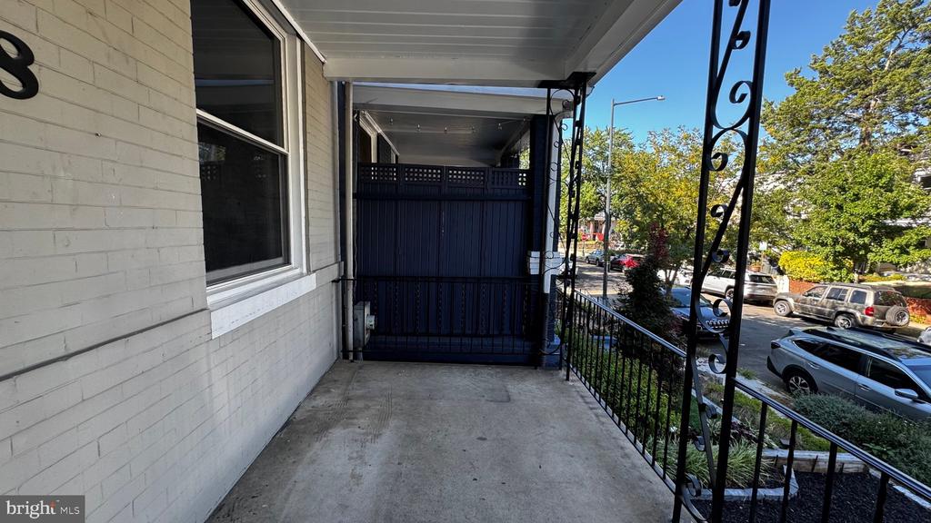 18 16TH STREET NE