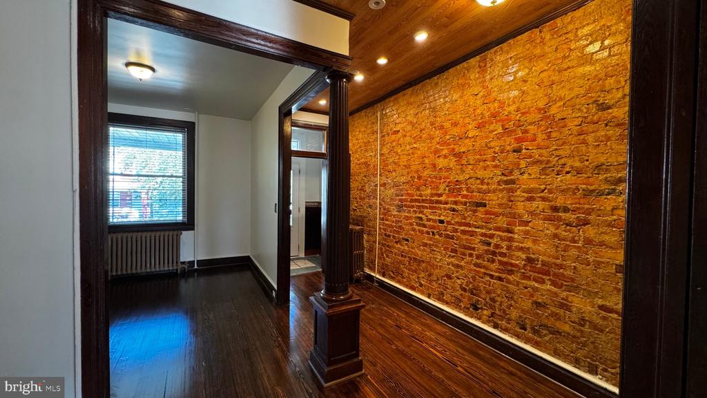 18 16TH STREET NE