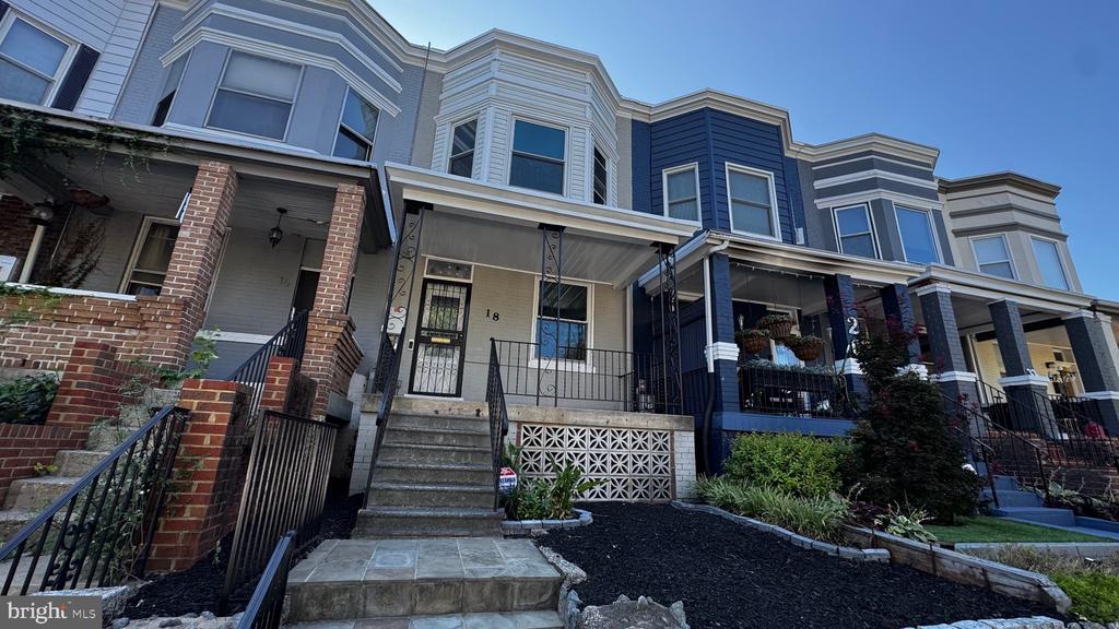 18 16TH STREET NE