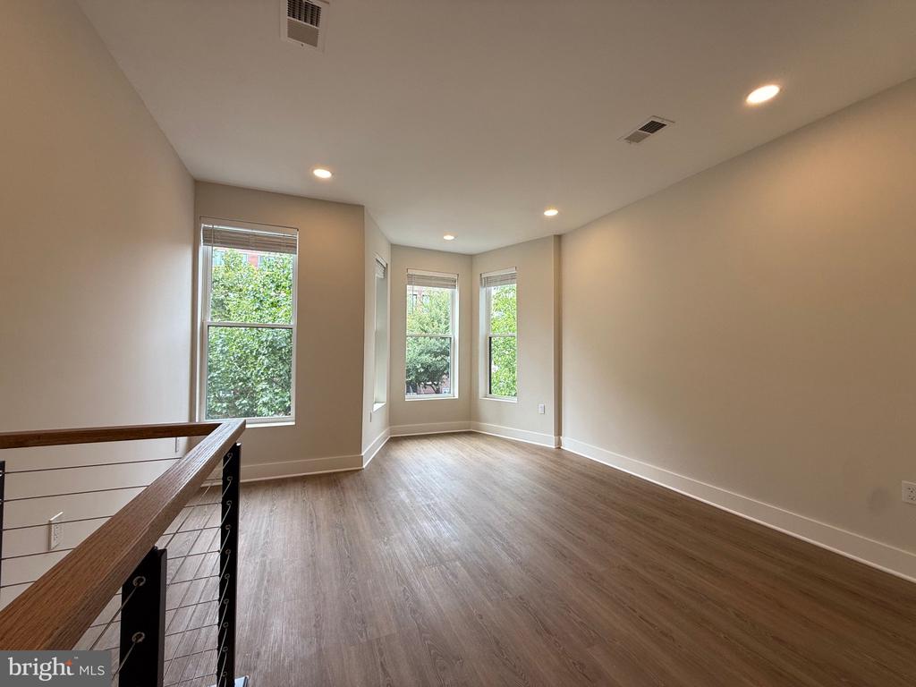 821 4TH STREET NE Unit: B