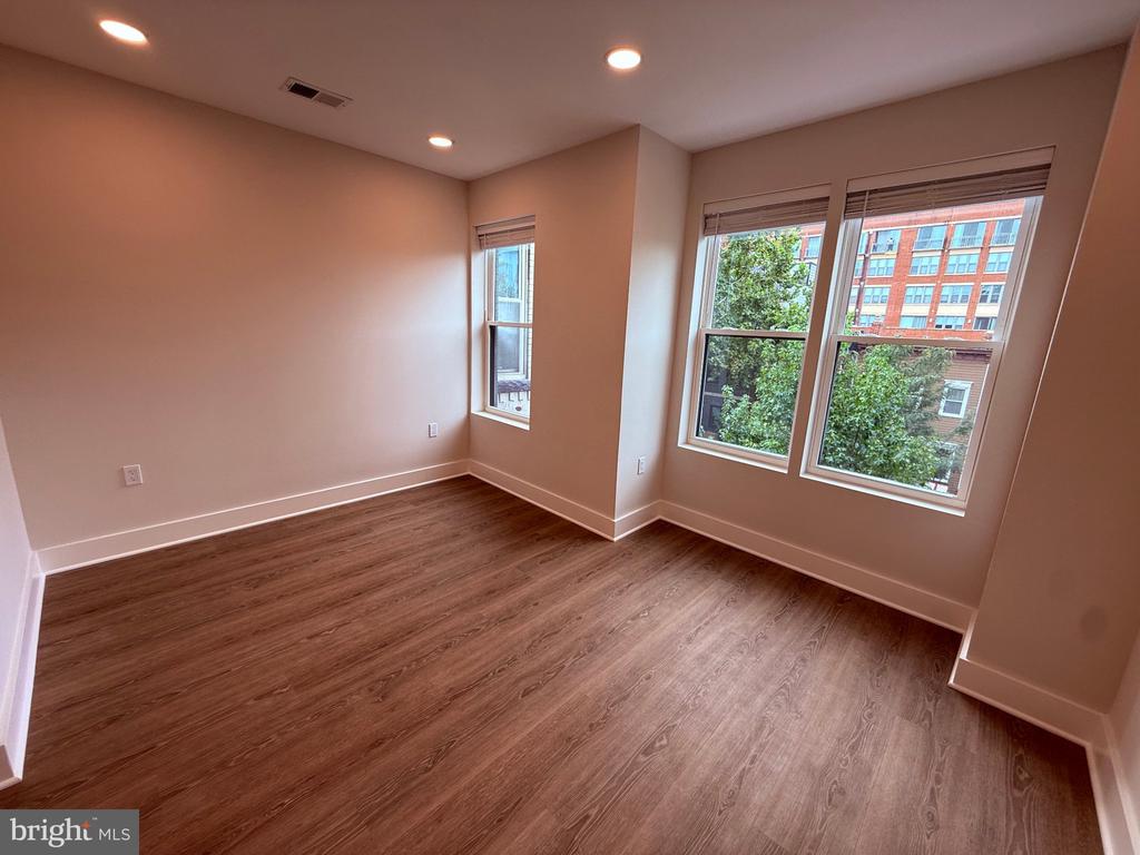 821 4TH STREET NE Unit: B