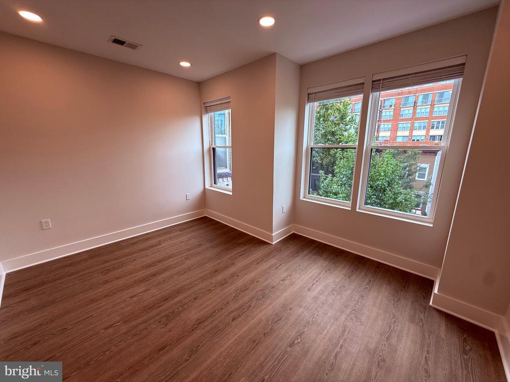 821 4TH STREET NE Unit: B