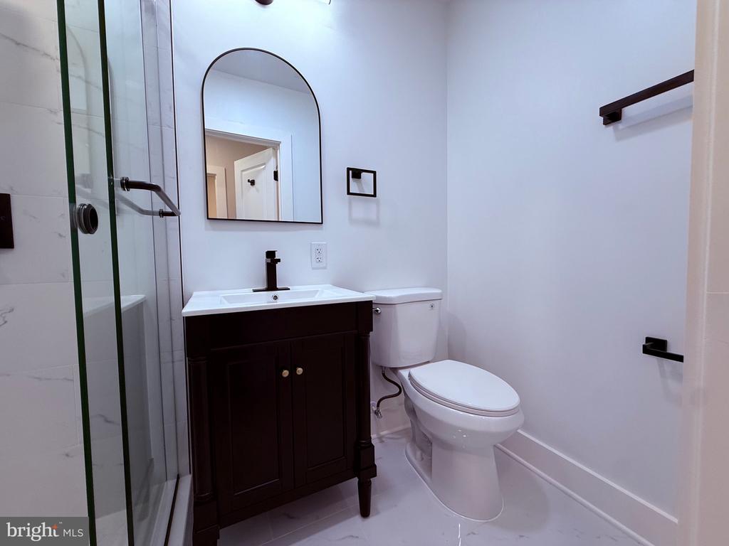 821 4TH STREET NE Unit: B