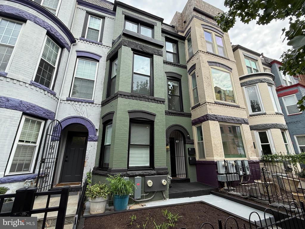 821 4TH STREET NE Unit: B