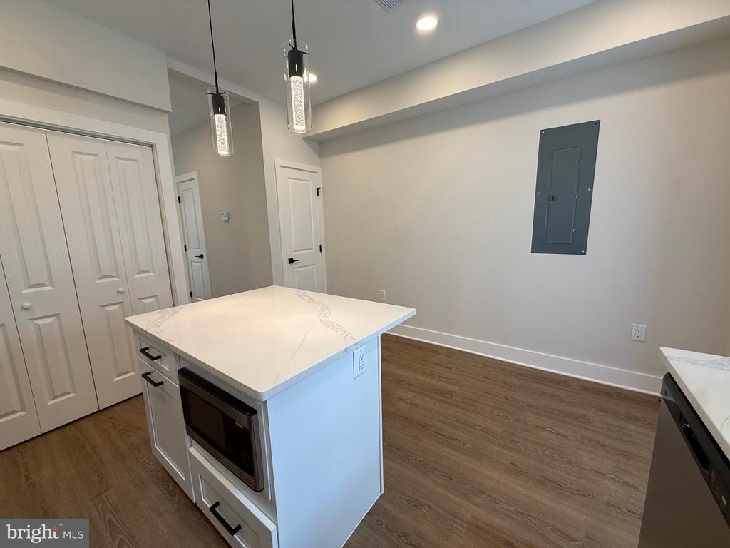 821 4TH STREET NE Unit: B