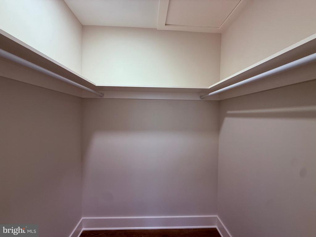 821 4TH STREET NE Unit: B