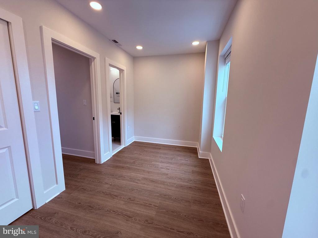 821 4TH STREET NE Unit: B