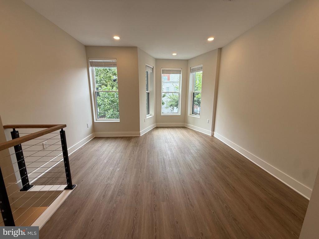 821 4TH STREET NE Unit: B