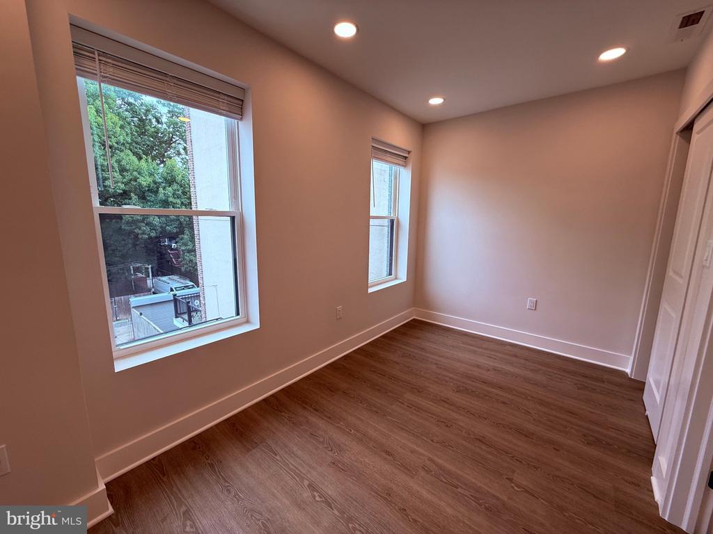 821 4TH STREET NE Unit: B