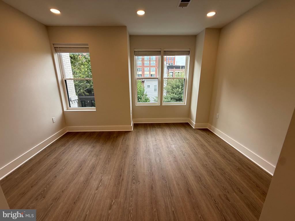 821 4TH STREET NE Unit: B