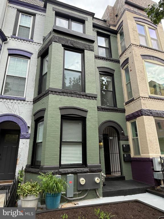 821 4TH STREET NE Unit: B