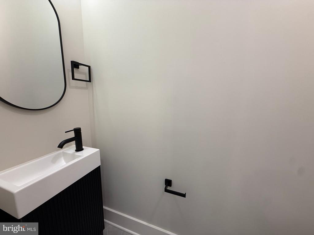 821 4TH STREET NE Unit: B